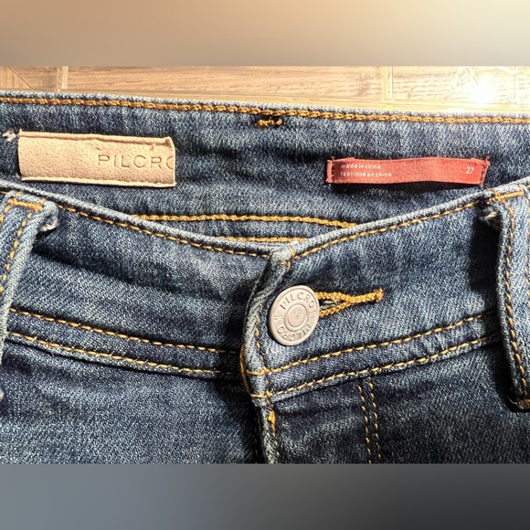 Anthropologie Pilcro Jeans Womens Sz 27 Slim Boyfriend Med Wash Distressed Crop - Picture 3 of 7